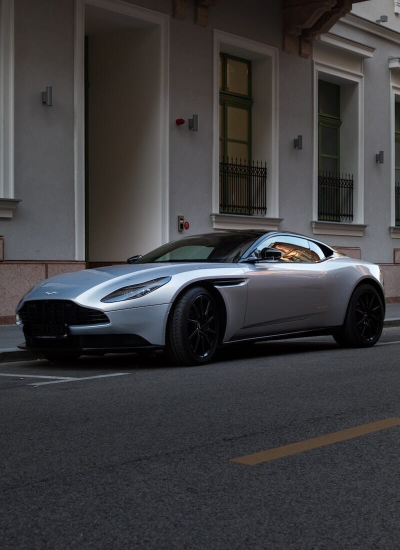Aston-Martin-DB
